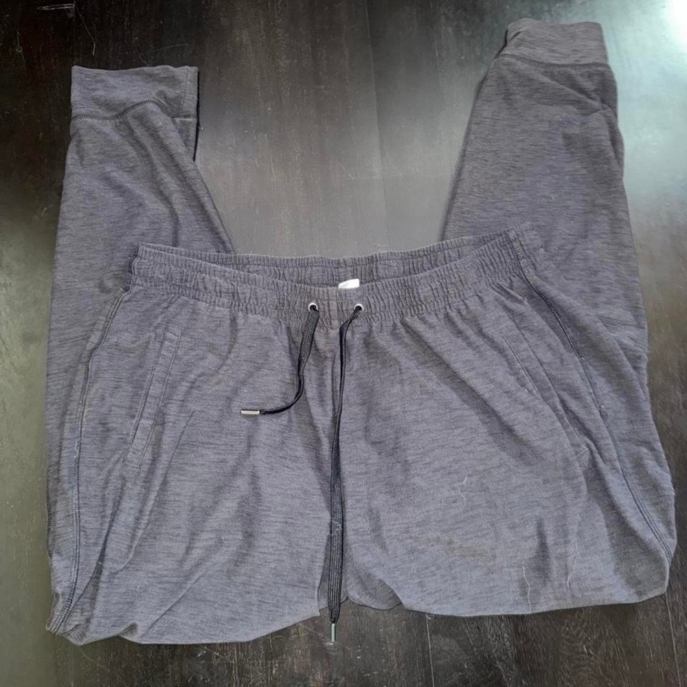Old Navy gray heather sweatpants with drawstring waist, size L
